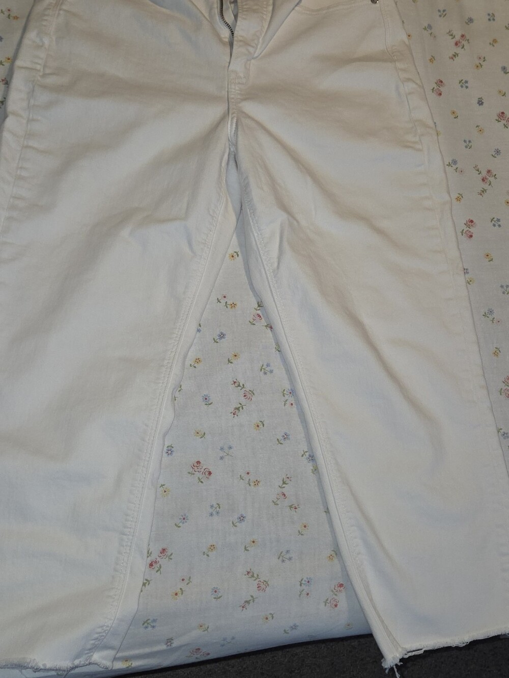 American Eagle Outfitters White Short Strech Pants
